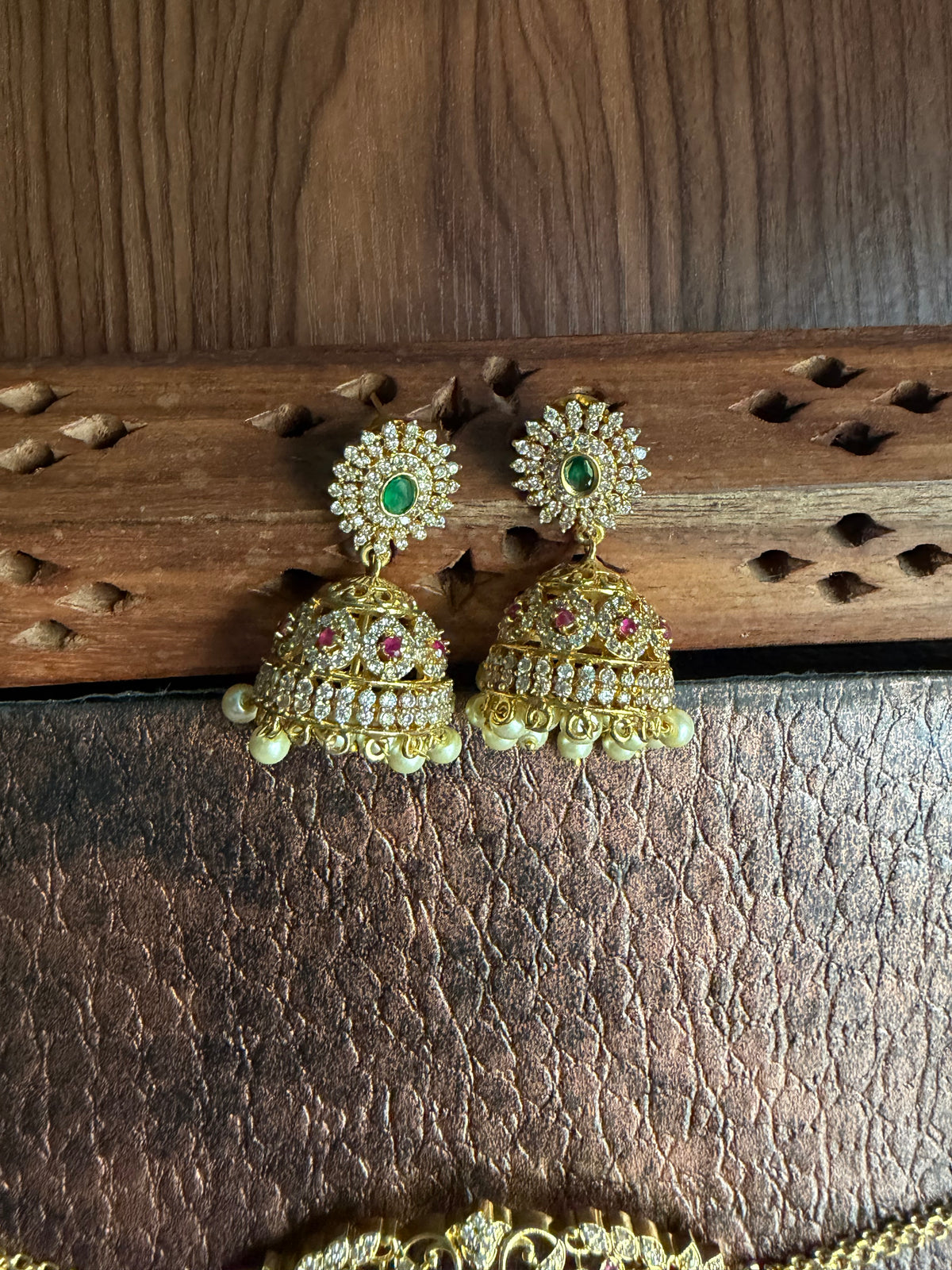 Antique chocker with earrings
