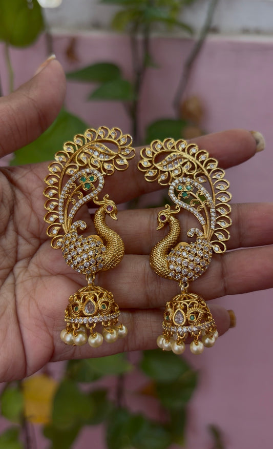 Peacock feathers type antique earcuff