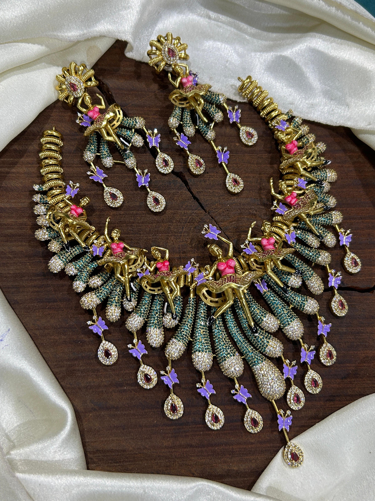 Dancing doll necklace with earrings
