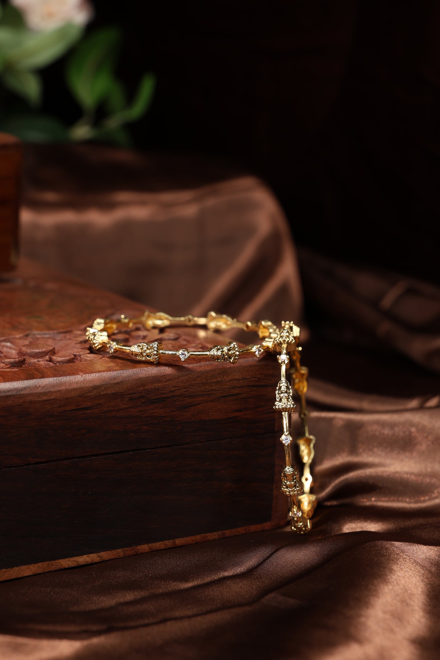 simple lakshmi with single stone bangles