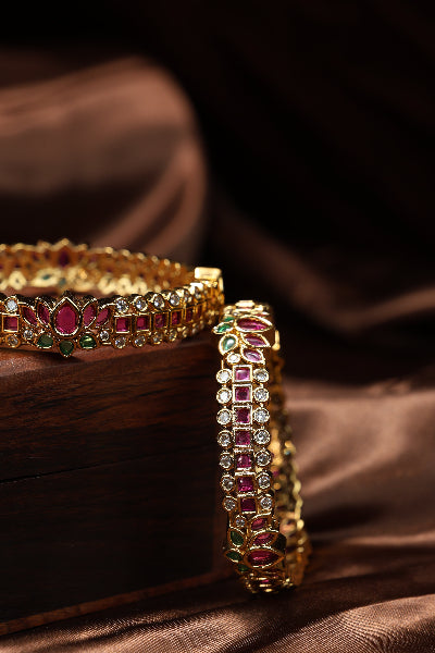 Kemp stone with lotus mottif bangles