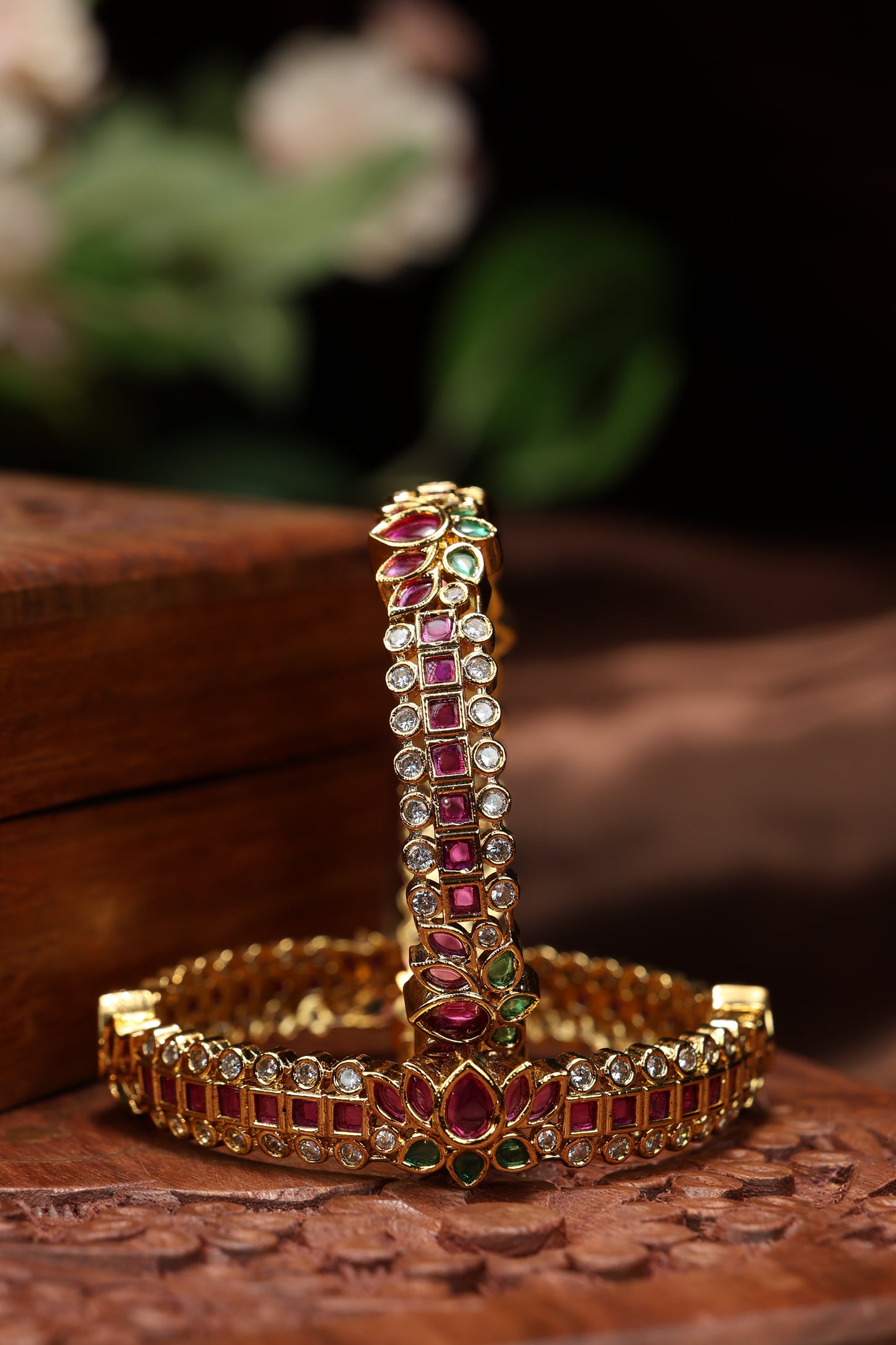 kemp stone with lotus mottif bangles