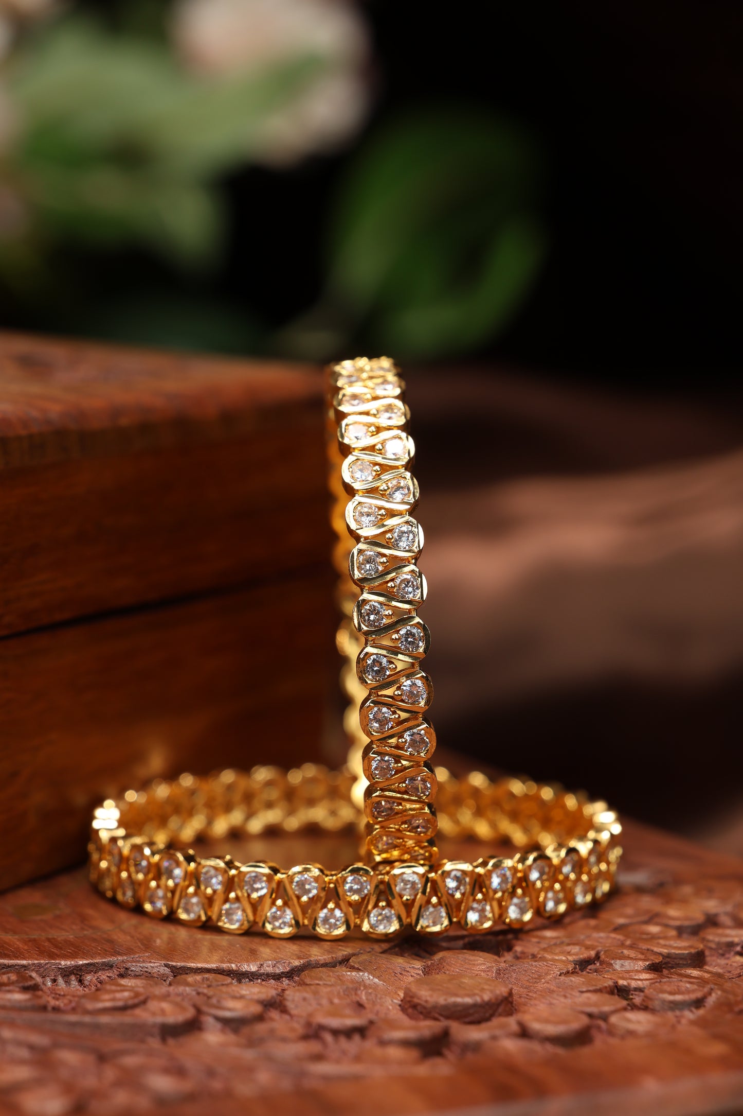 vintage zig zag pattern white stone bangles-2pcs