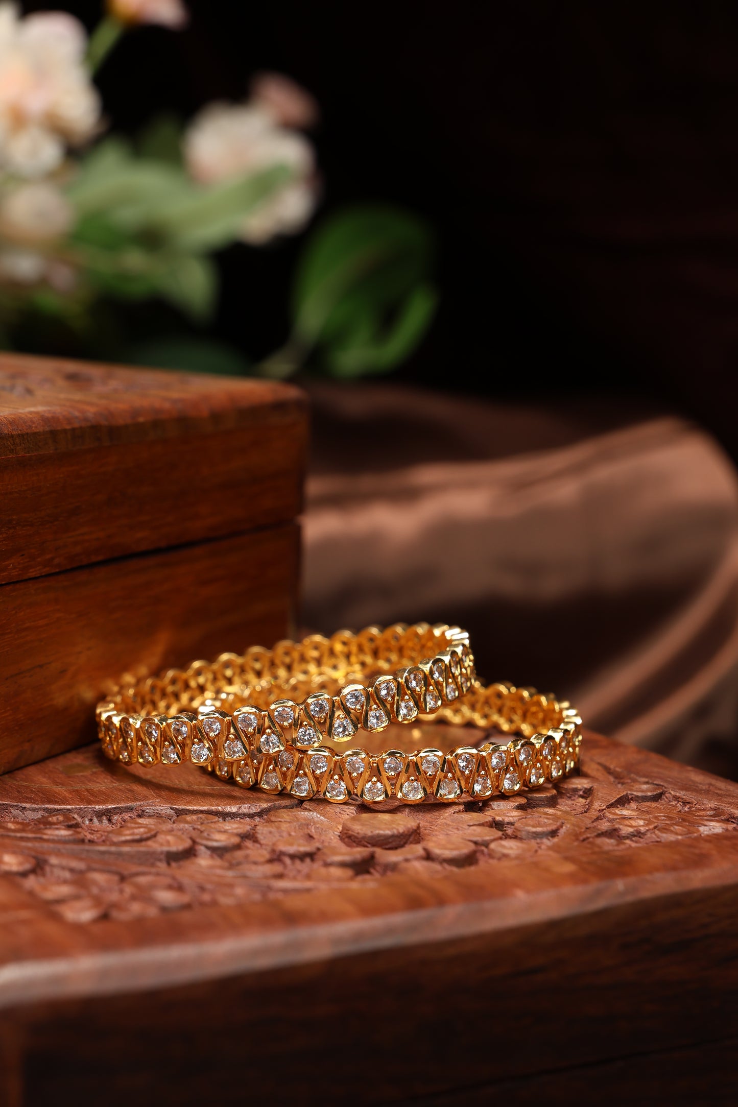 vintage zig zag pattern white stone bangles-2pcs