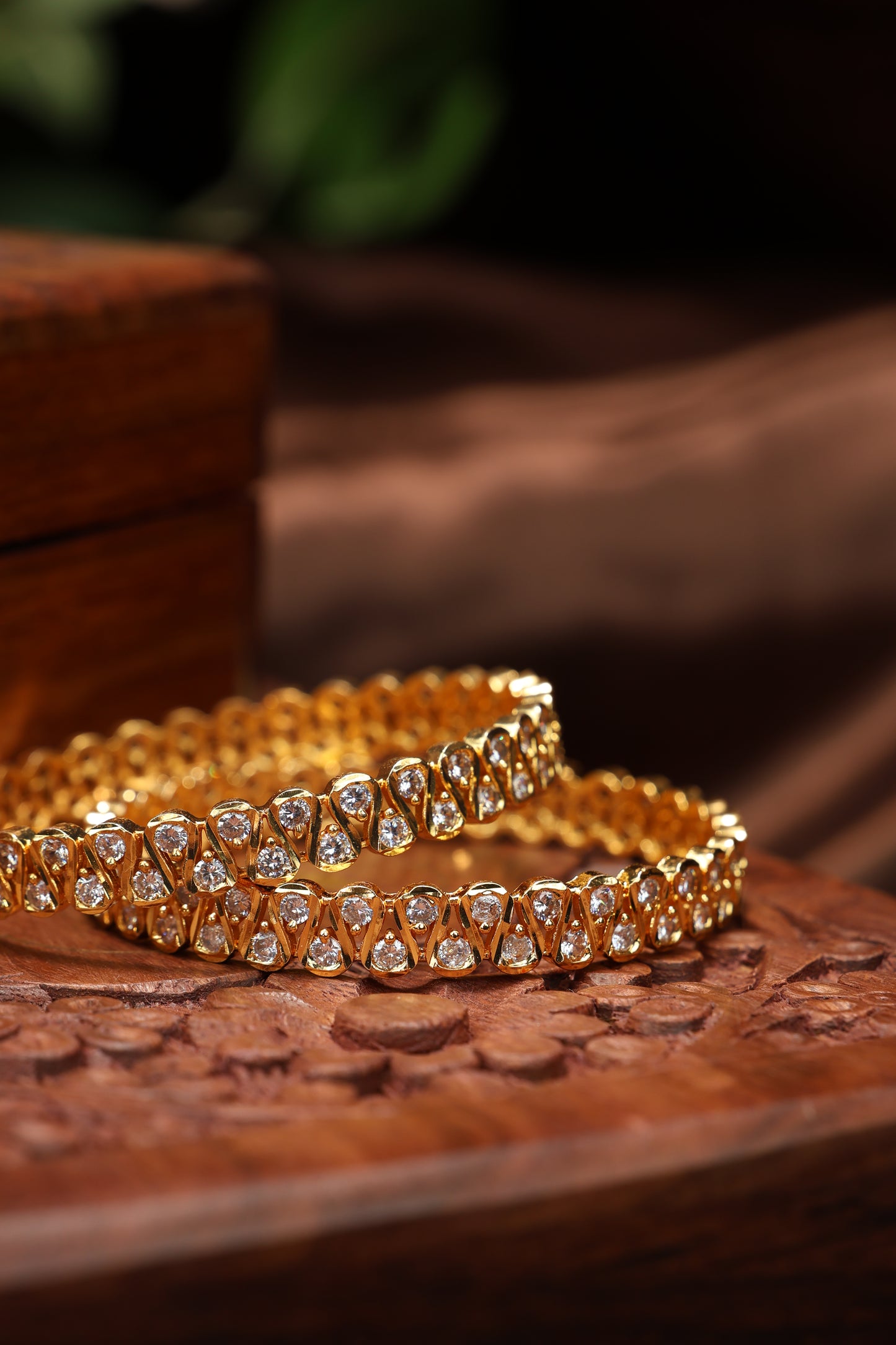 vintage zig zag pattern white stone bangles-2pcs
