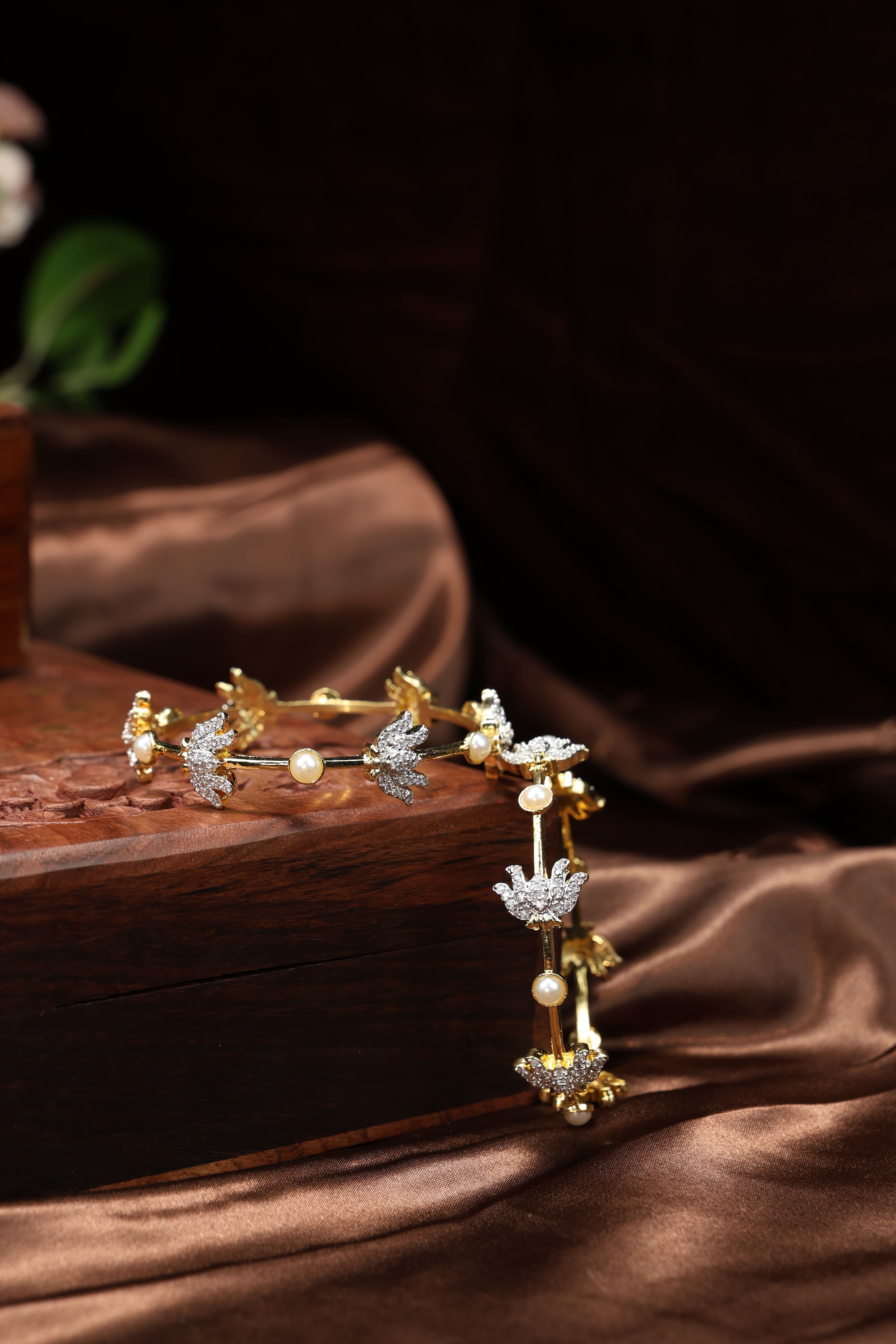 CZ stone lotus mottif with pearl bangles