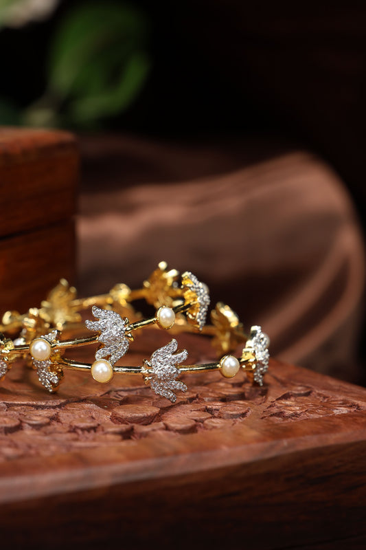 CZ stone lotus mottif with pearl bangles