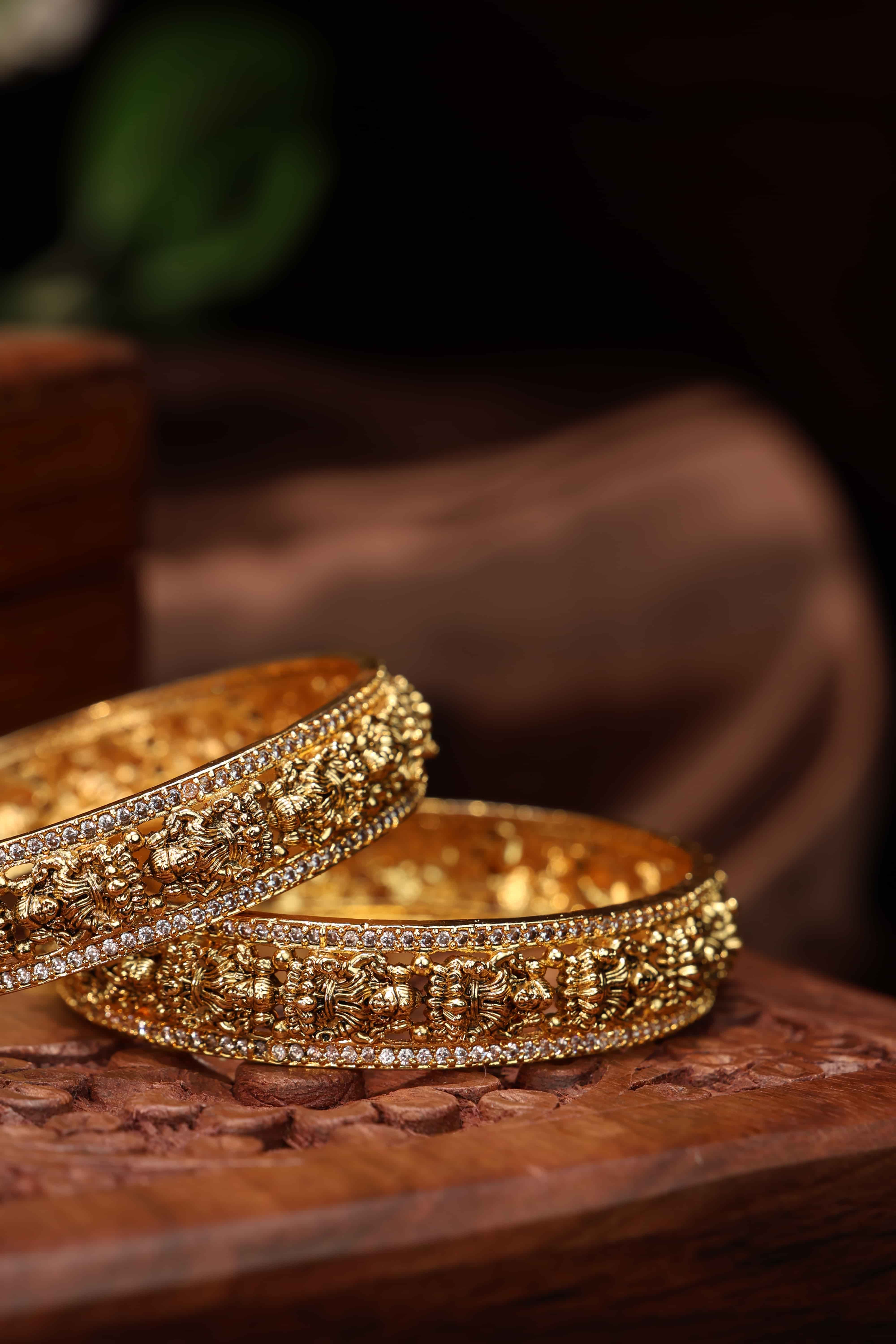 Lakshmi motif with 2 line stone bangles
