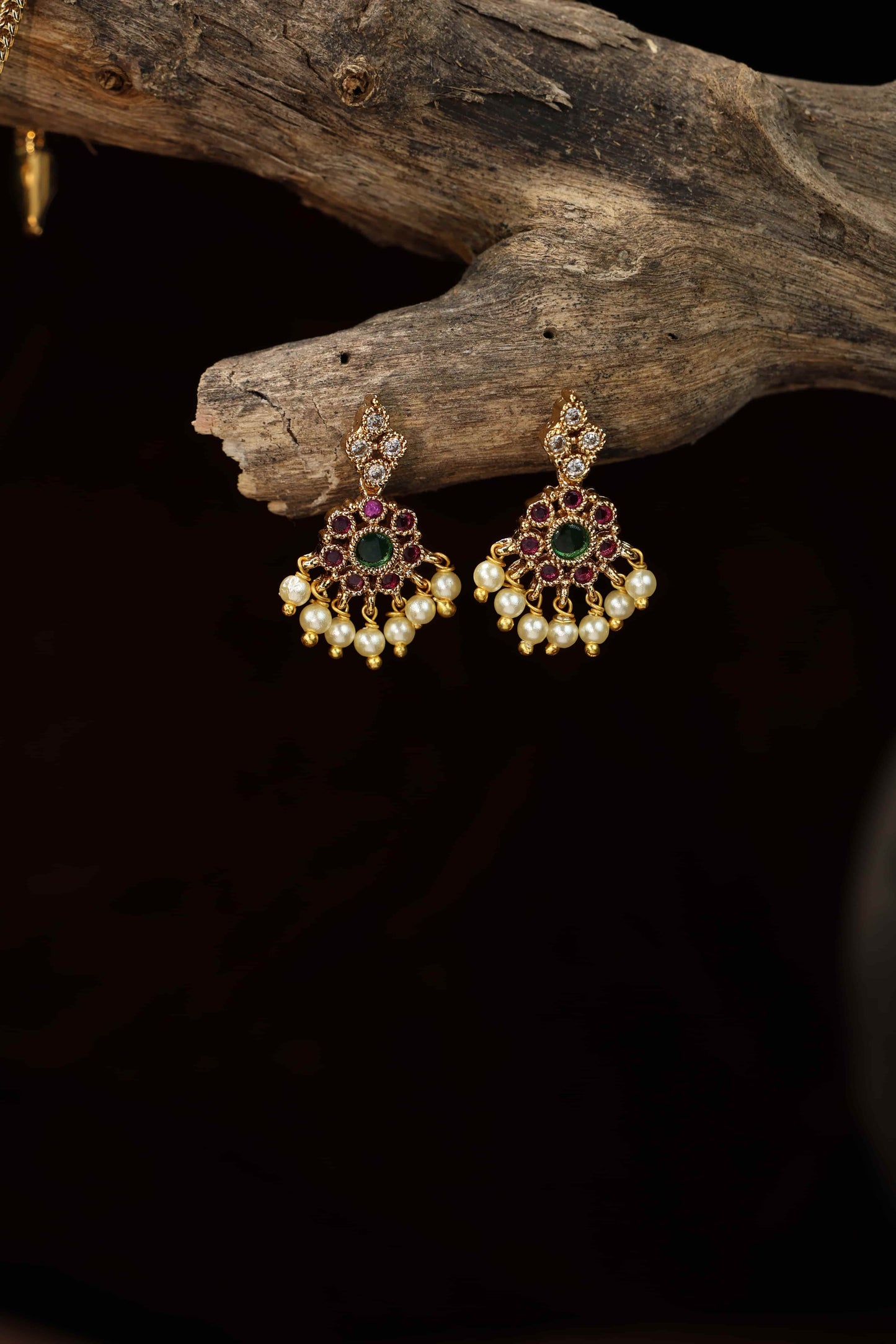 Kemp stone attigai ruby with emerald