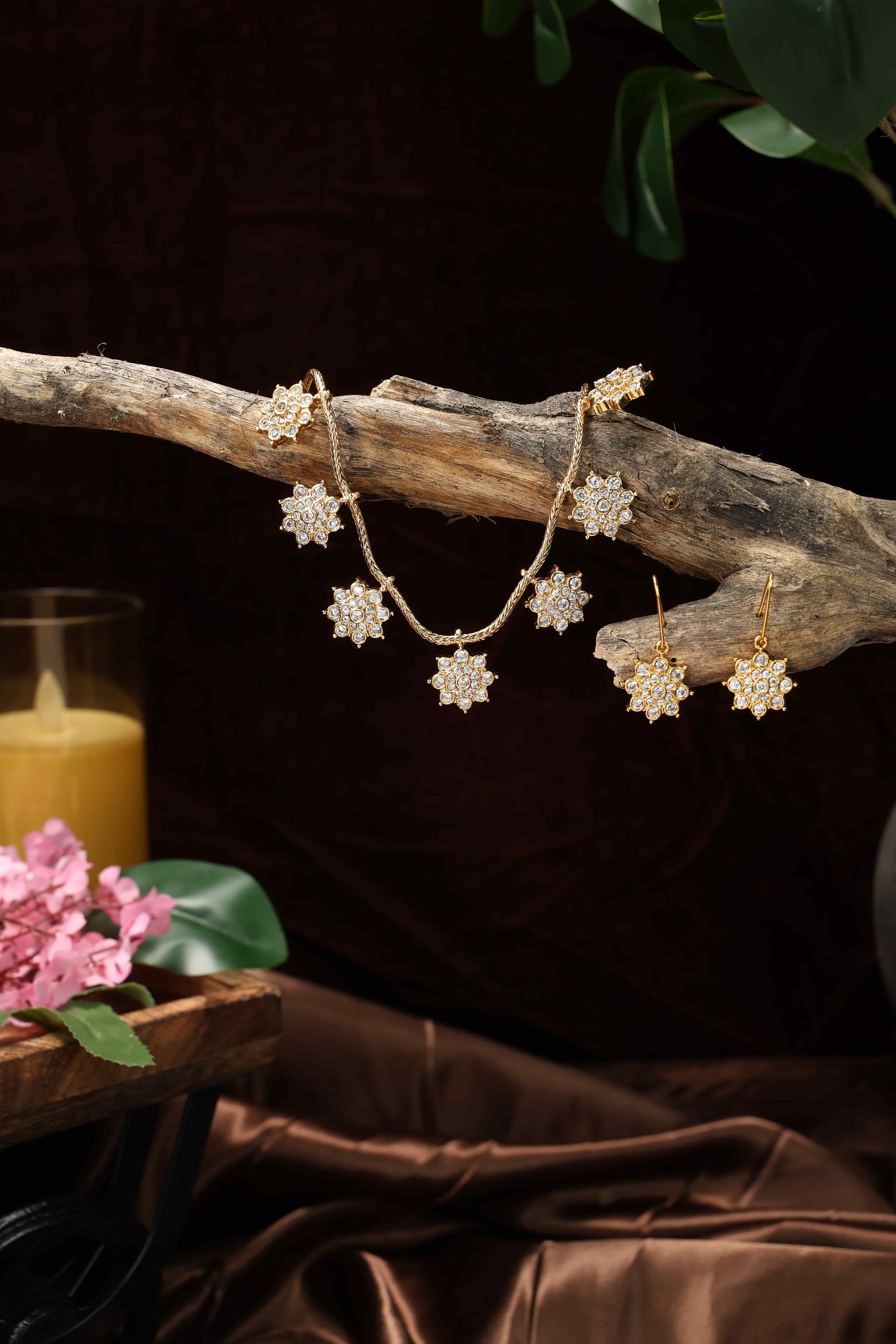 Cute star hanging pendent attigai-white