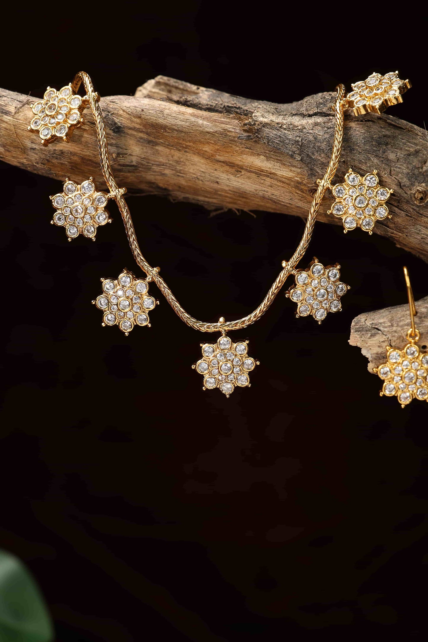 Cute star hanging pendent attigai-white