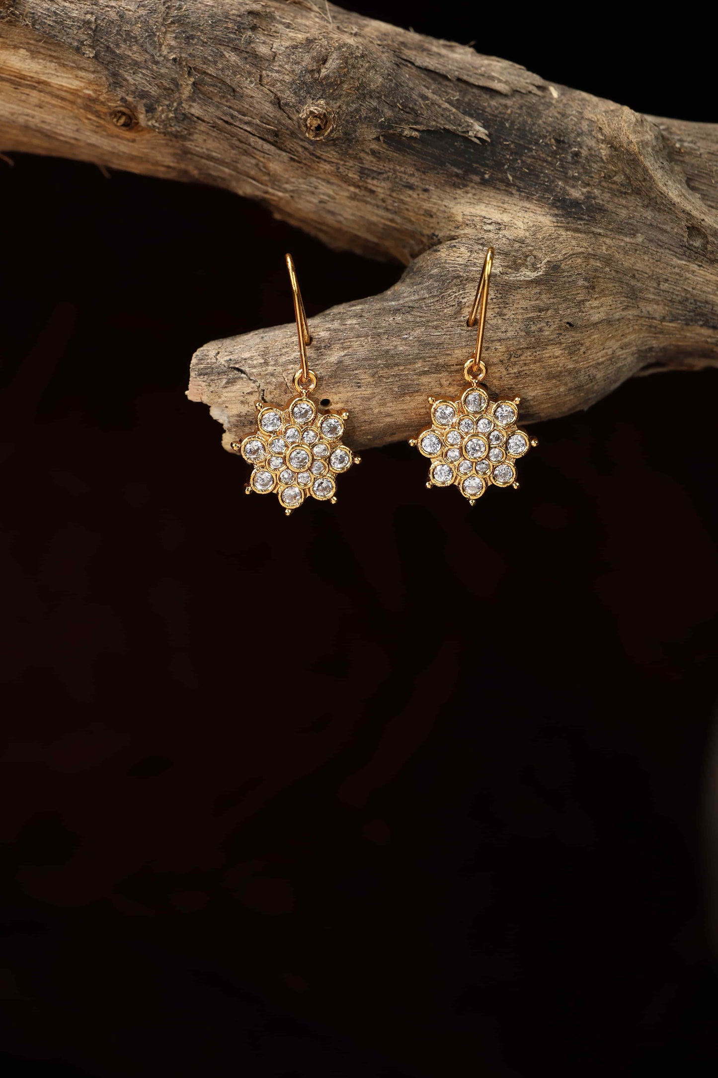 Cute star hanging pendent attigai-white