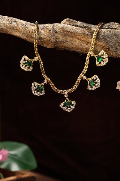Diamong replica leaf pattern neclace-green
