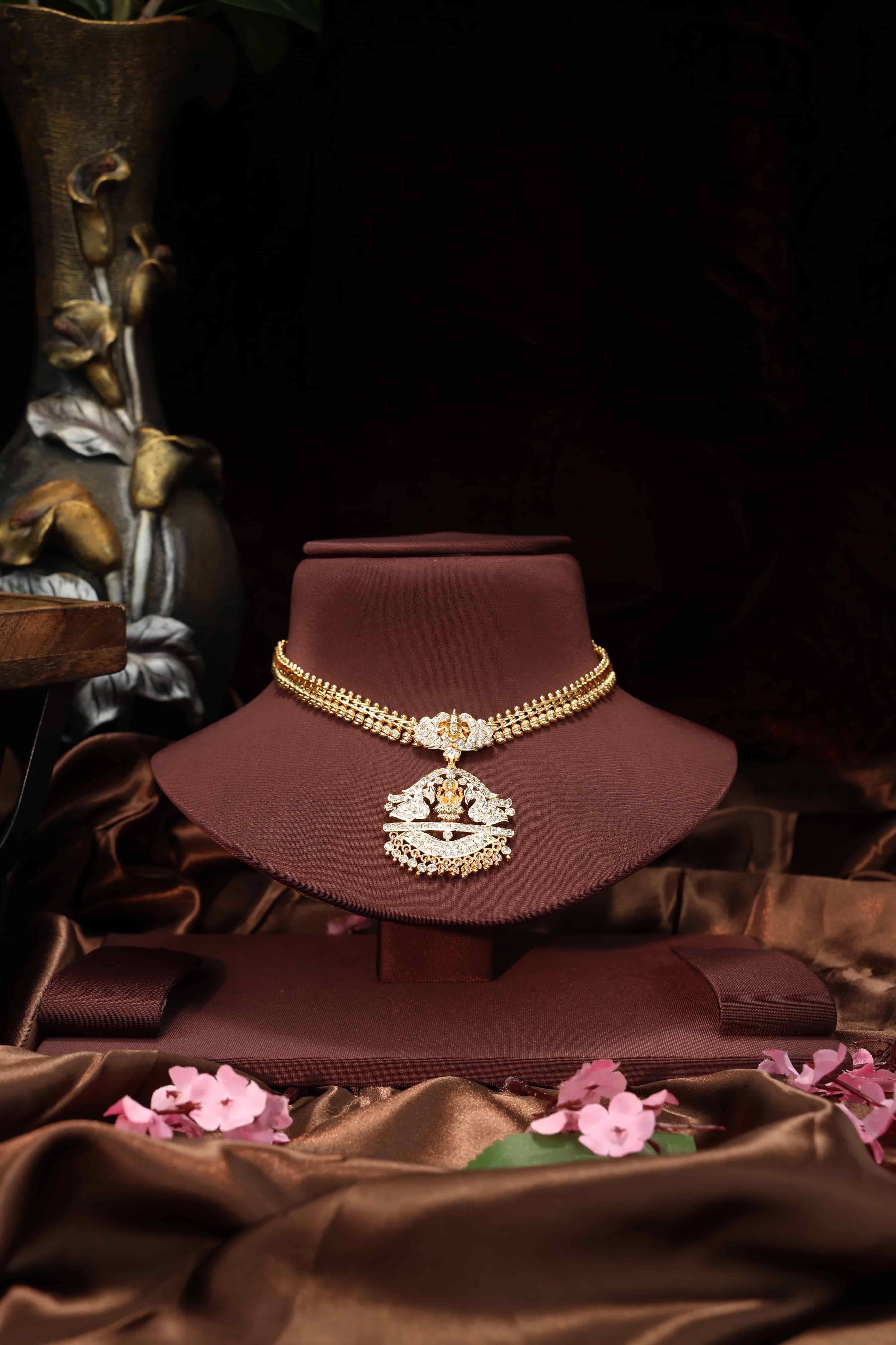 Vintage evergreen lakshmi mottif attigai