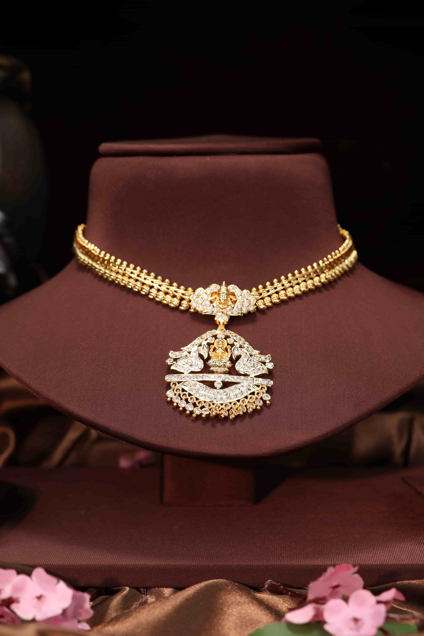 Vintage evergreen lakshmi mottif attigai