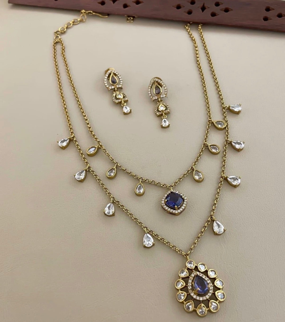 Two layer chain with earrings