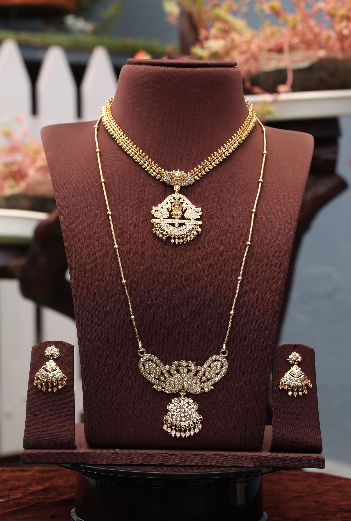 Attigai with dollar chain