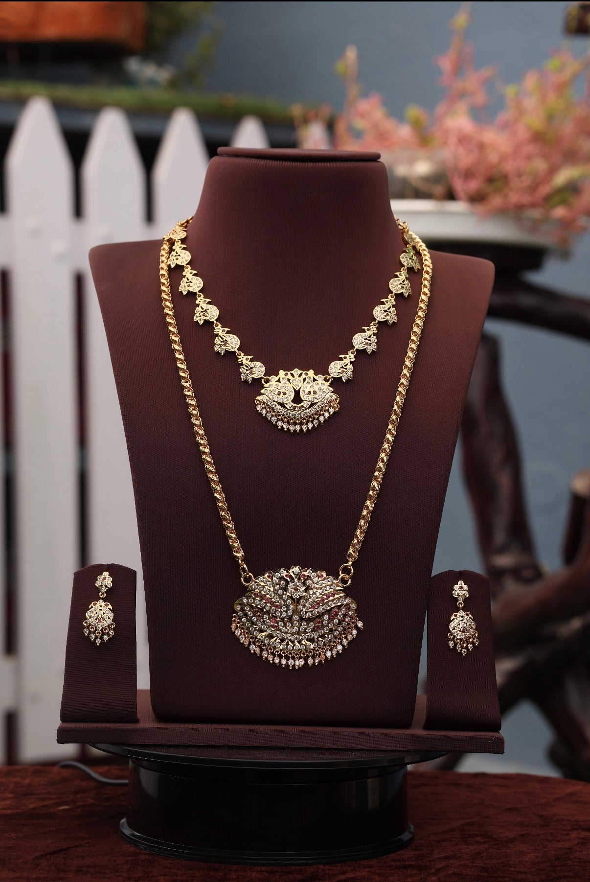 Attigai with dollar chain