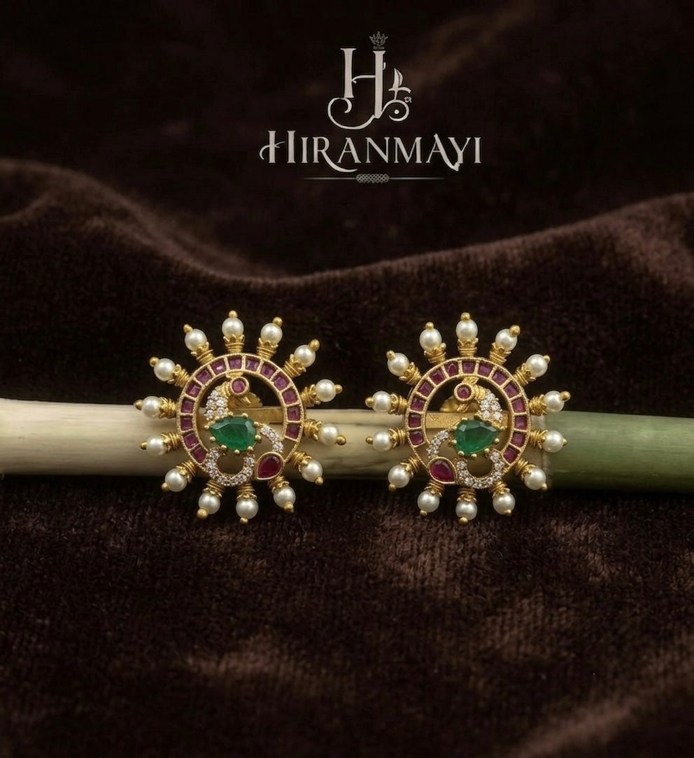 Kemp stone with peacock motif ear stud