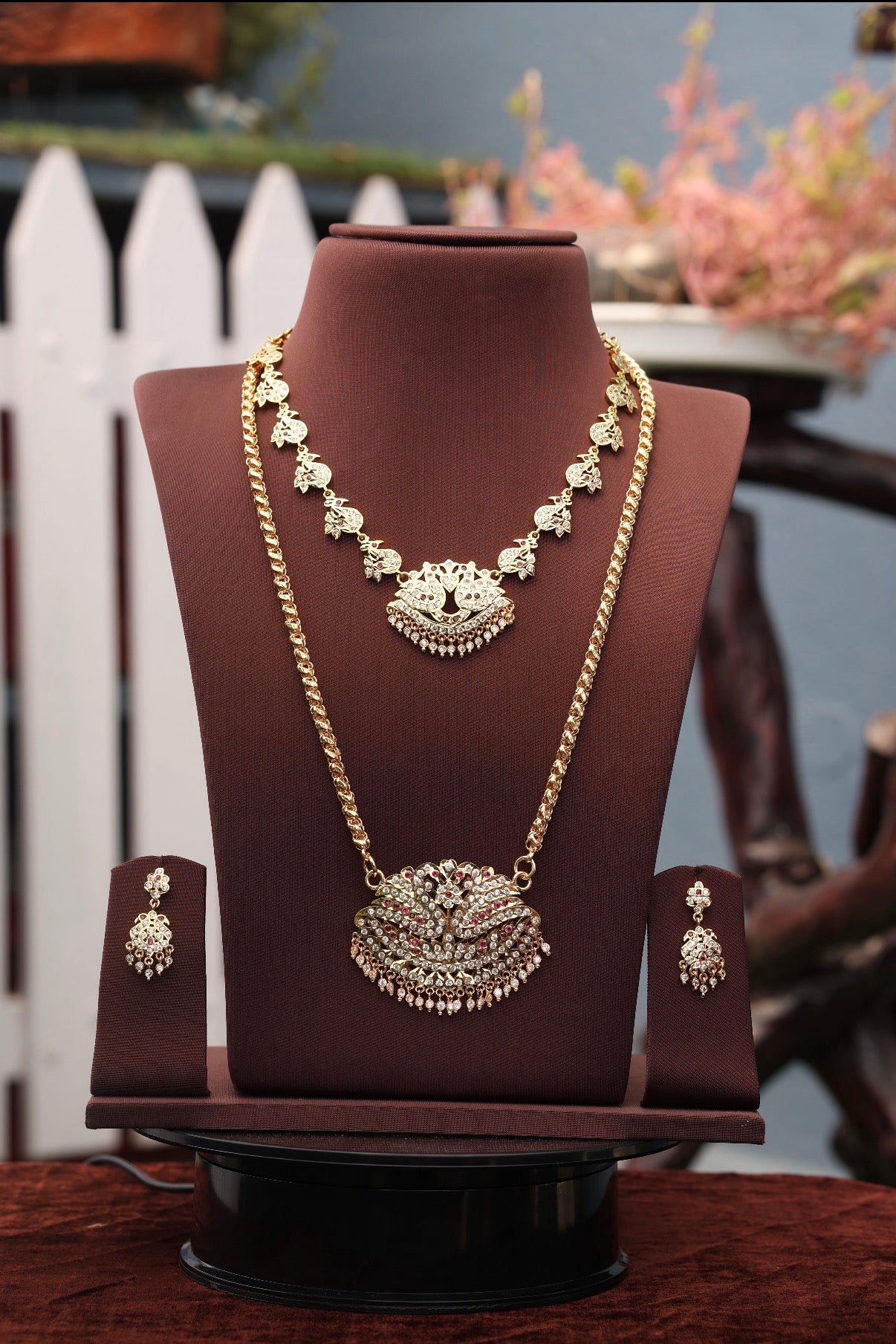 Attigai with dollar chain