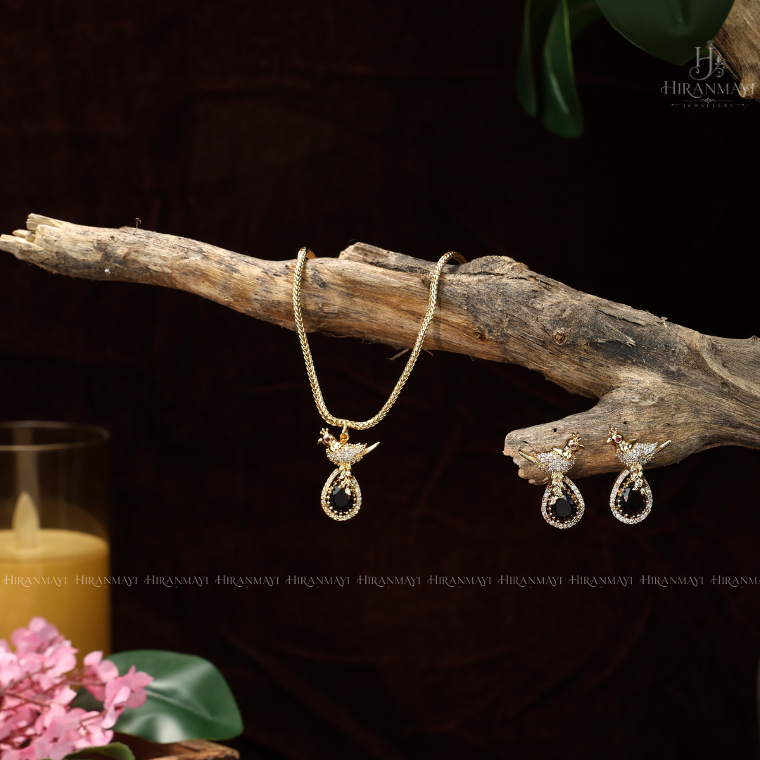 Minimal Antique Bird Motif Neckset - purple