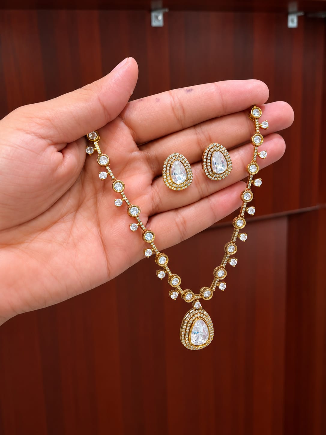 Mozonite stone necklace with earrings