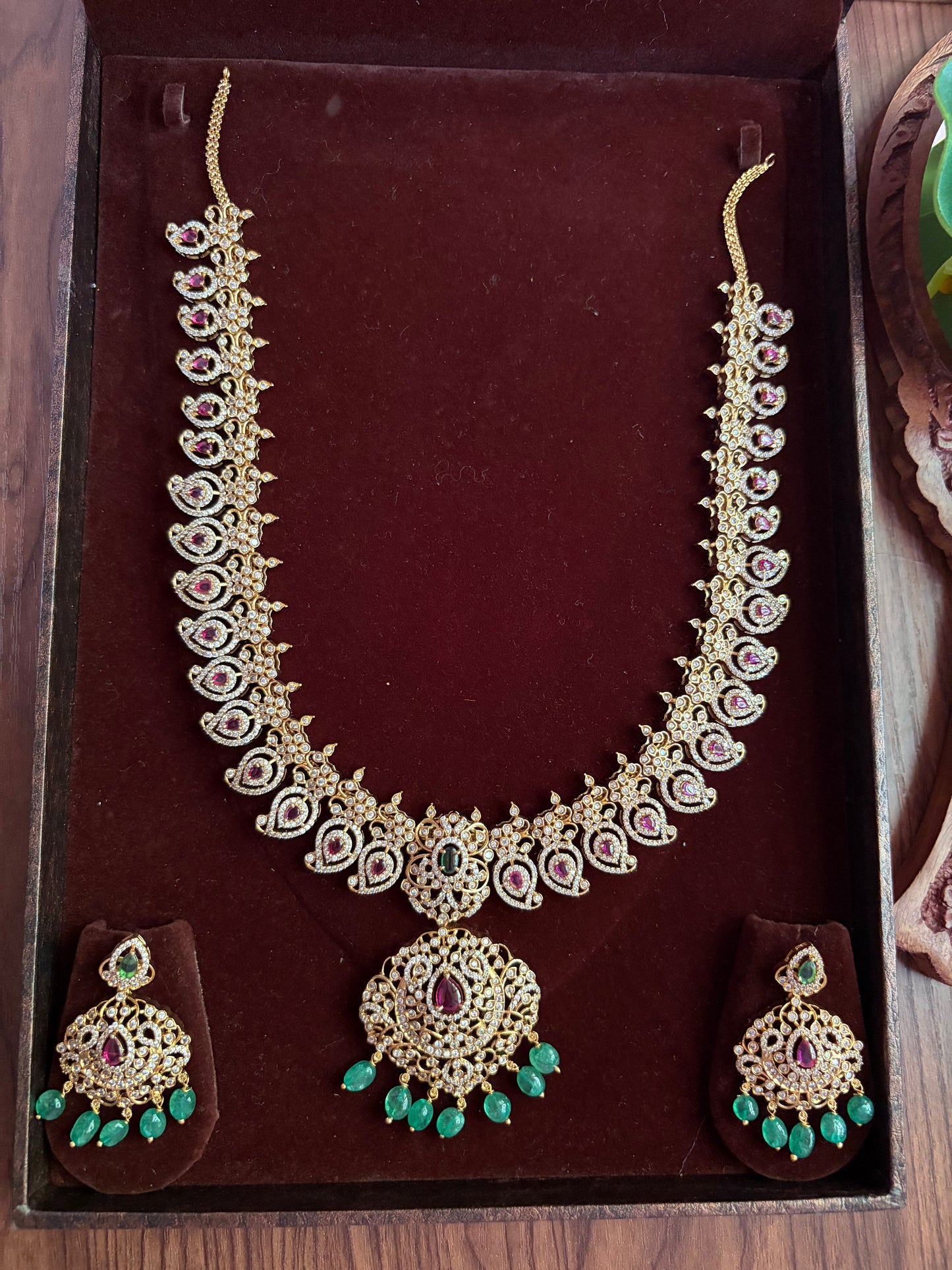 Uncut diamond replica mango motif haram with earrings