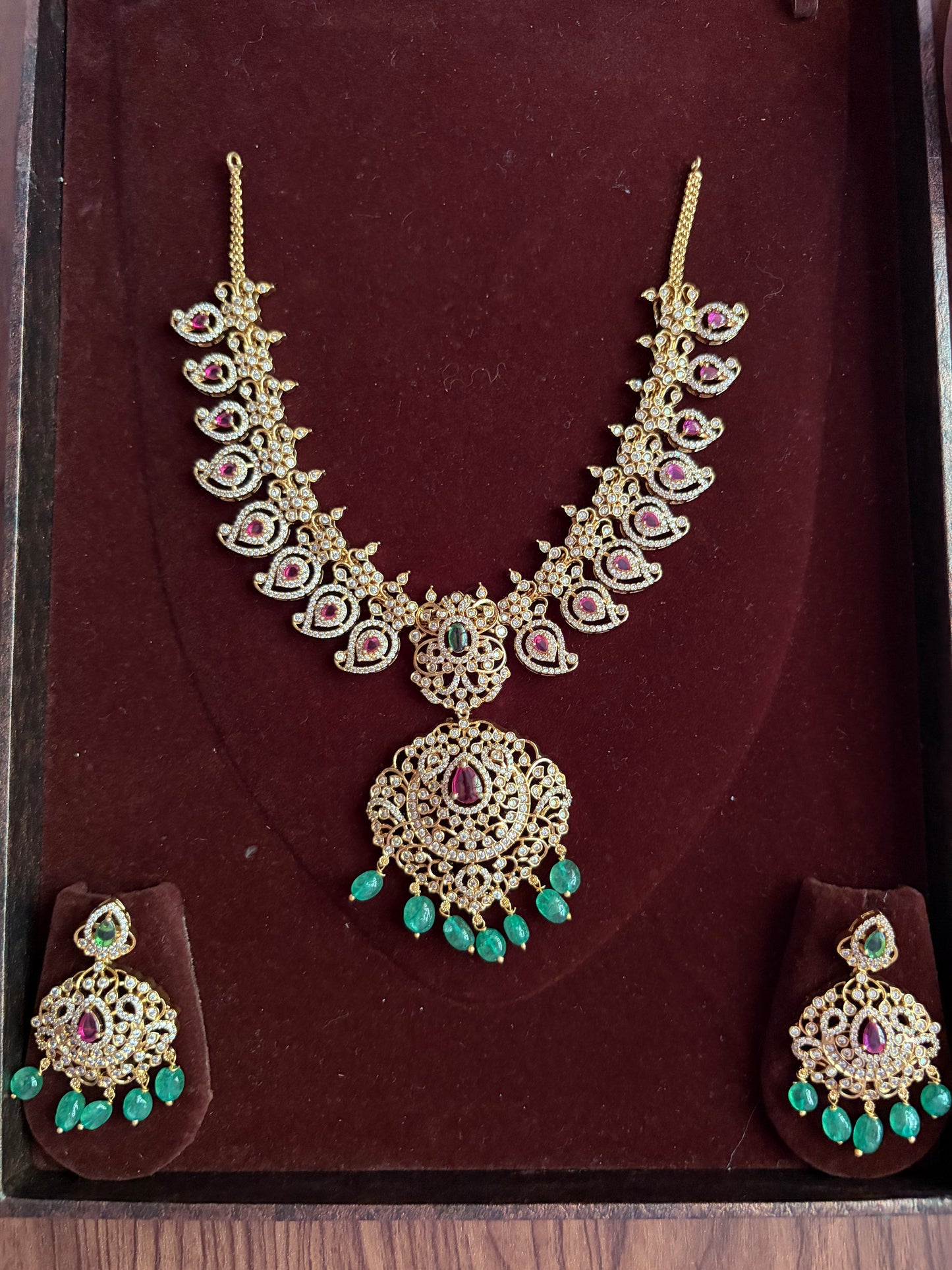 Uncut diamond mango motif necklace with earrings
